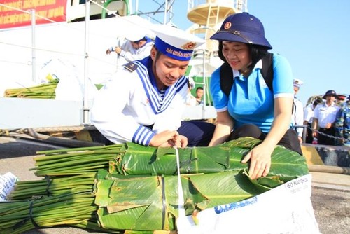 Plus de 400 tonnes de marchandises transportées vers Truong Sa - ảnh 3
